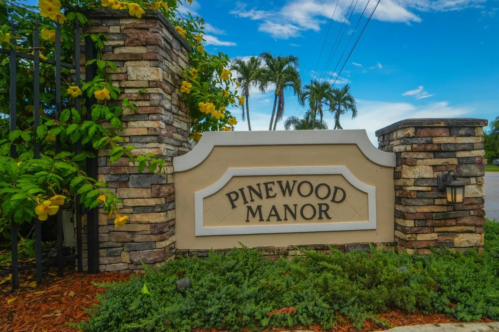 301 KNOTTY WOOD LANE Wellington, FL 33414