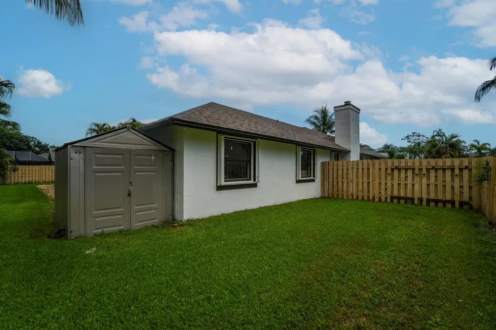 301 KNOTTY WOOD LANE Wellington, FL 33414