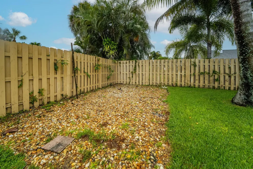 301 KNOTTY WOOD LANE Wellington, FL 33414