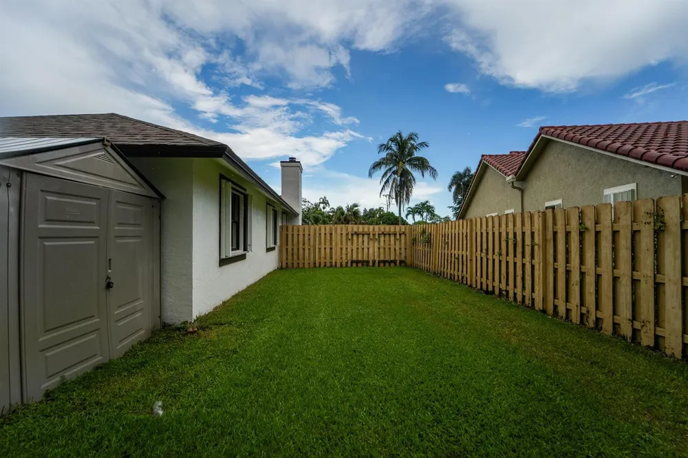 301 KNOTTY WOOD LANE Wellington, FL 33414