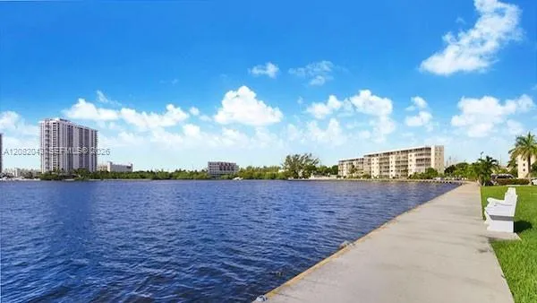 2861 Leonard Dr #F207 Aventura, FL 33160