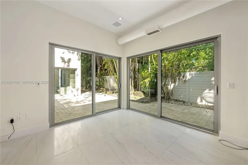 2205 Overbrook St Miami, FL 33133