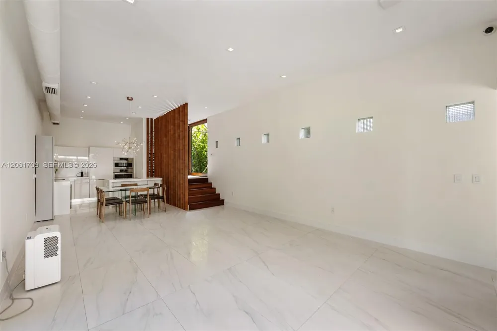 2205 Overbrook St Miami, FL 33133
