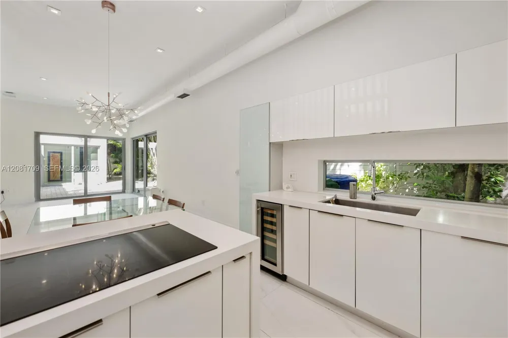 2205 Overbrook St Miami, FL 33133