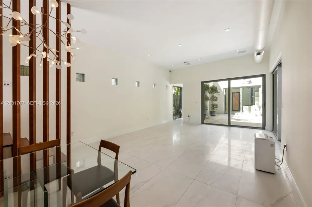 2205 Overbrook St Miami, FL 33133