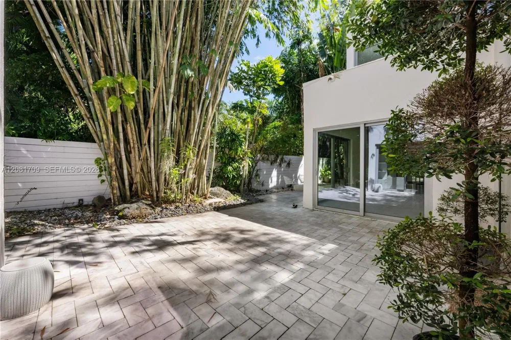 2205 Overbrook St Miami, FL 33133