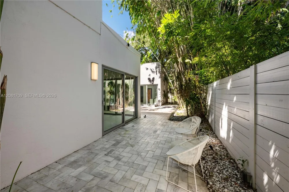 2205 Overbrook St Miami, FL 33133
