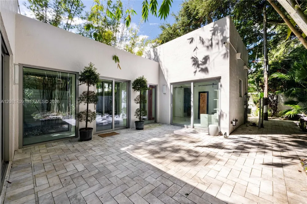 2205 Overbrook St Miami, FL 33133