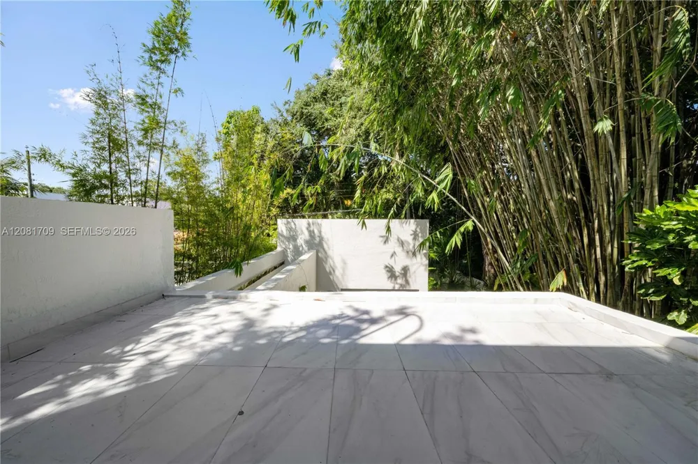 2205 Overbrook St Miami, FL 33133
