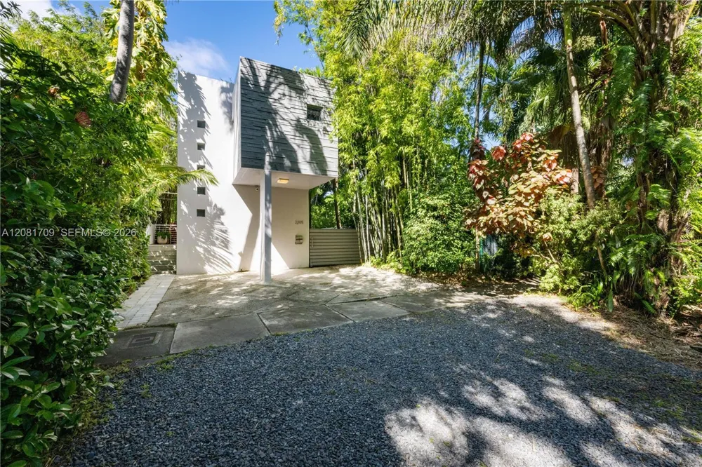 2205 Overbrook St Miami, FL 33133
