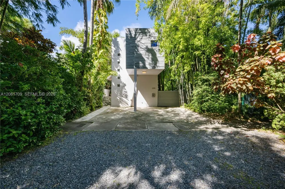 2205 Overbrook St Miami, FL 33133