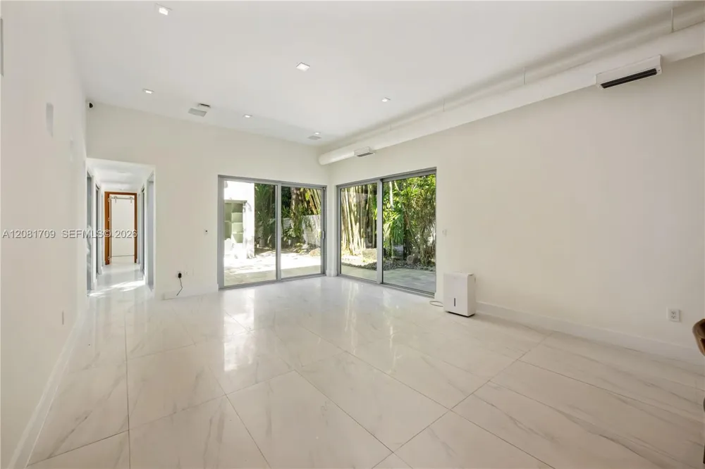 2205 Overbrook St Miami, FL 33133