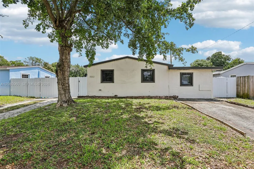 1421 68th Ter Hollywood, FL 33024