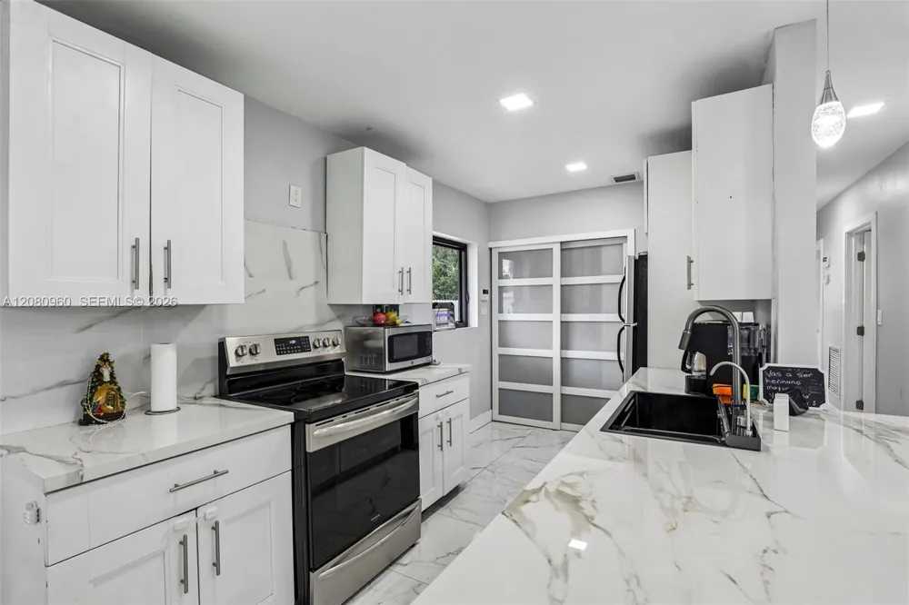 1421 68th Ter Hollywood, FL 33024