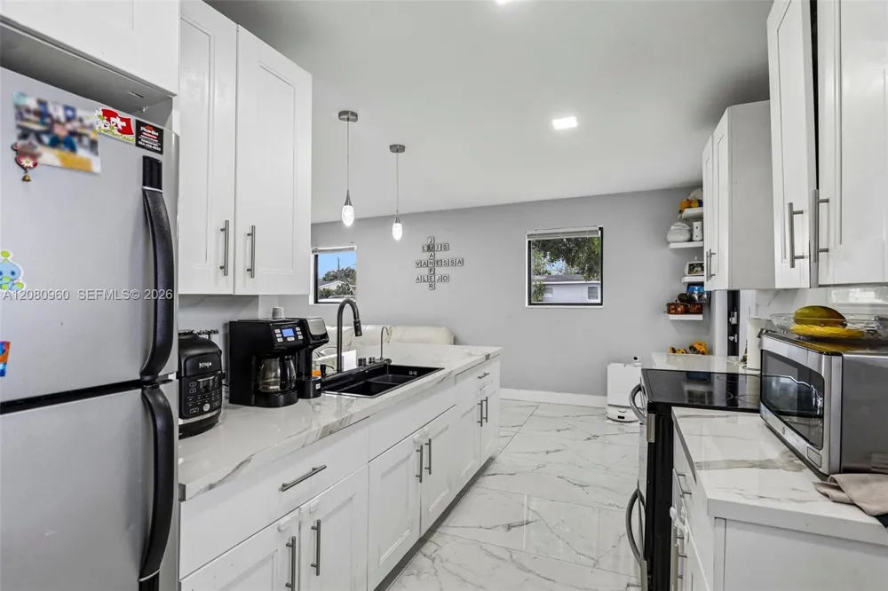 1421 68th Ter Hollywood, FL 33024
