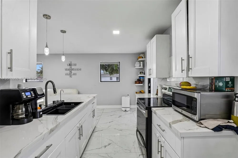 1421 68th Ter Hollywood, FL 33024