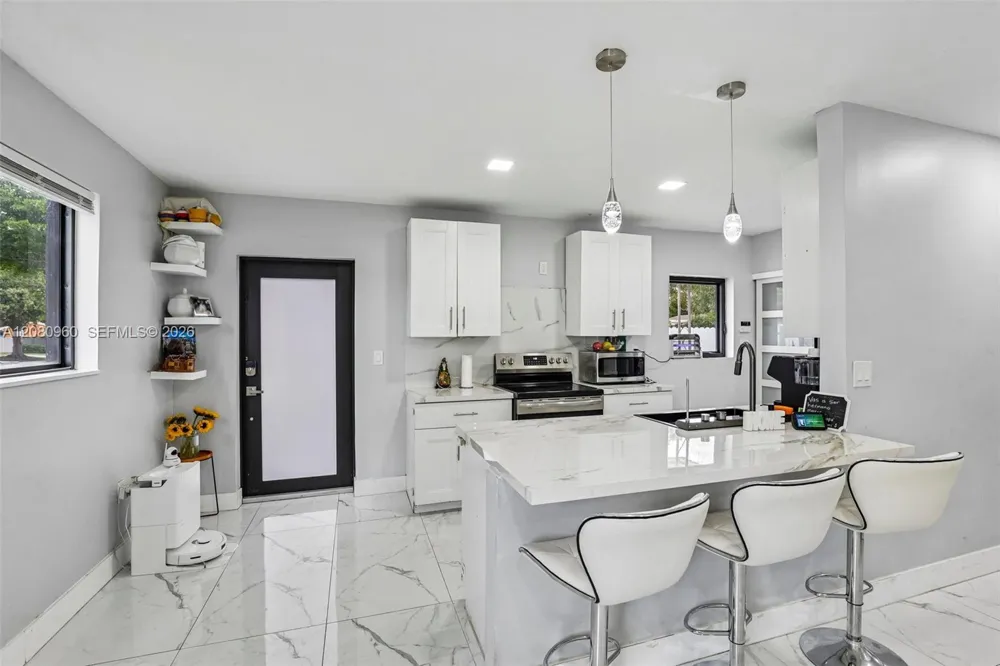 1421 68th Ter Hollywood, FL 33024