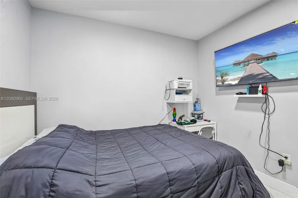1421 68th Ter Hollywood, FL 33024
