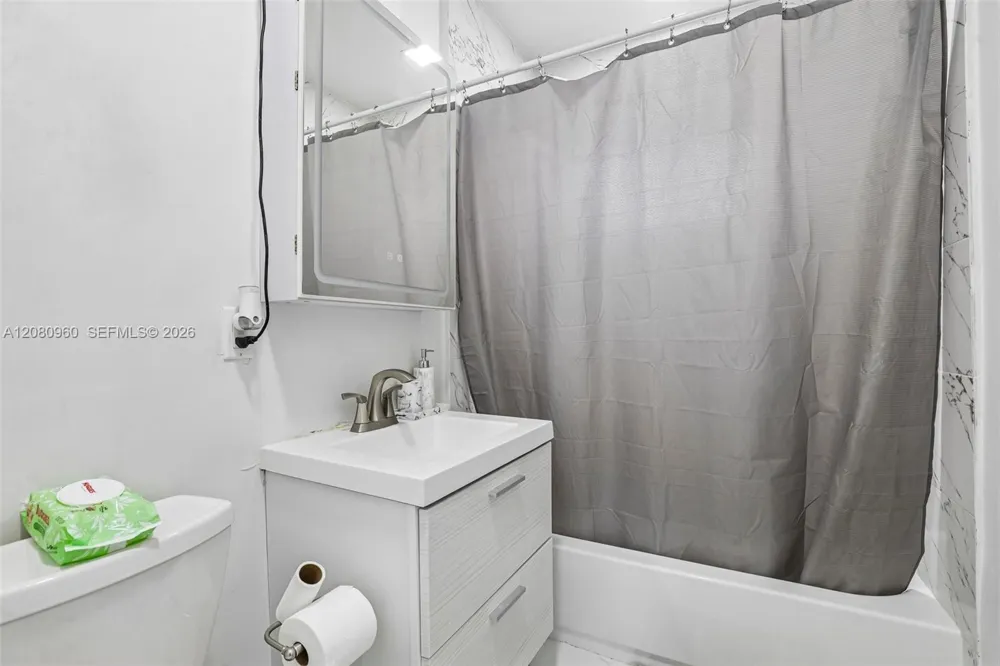 1421 68th Ter Hollywood, FL 33024