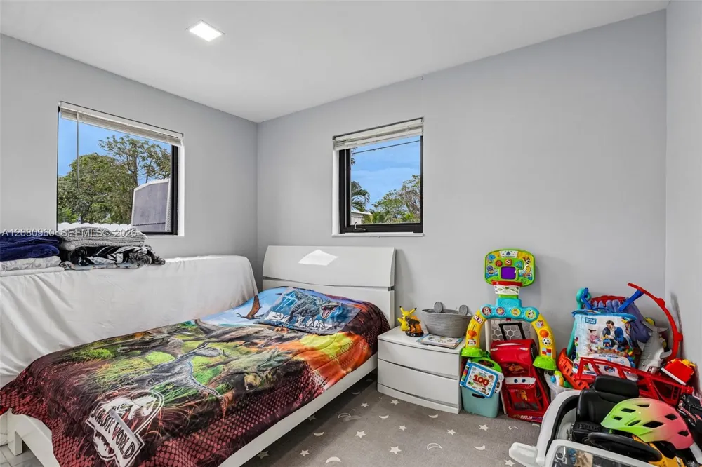 1421 68th Ter Hollywood, FL 33024