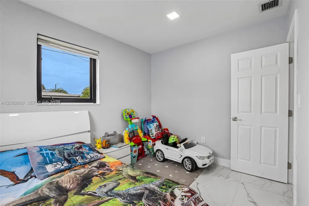 1421 68th Ter Hollywood, FL 33024