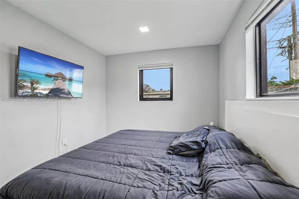 1421 68th Ter Hollywood, FL 33024