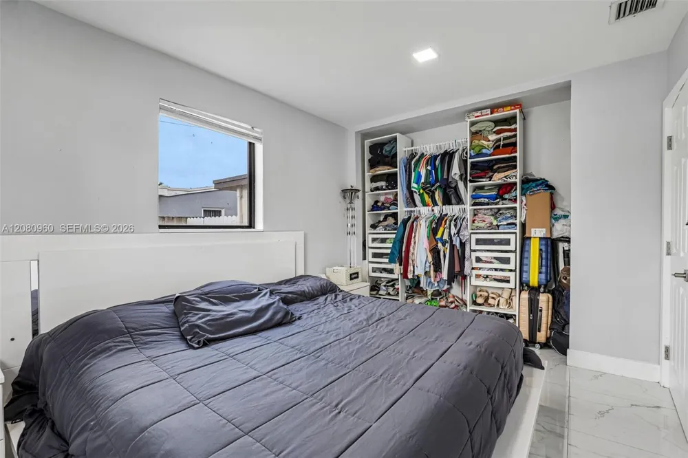 1421 68th Ter Hollywood, FL 33024