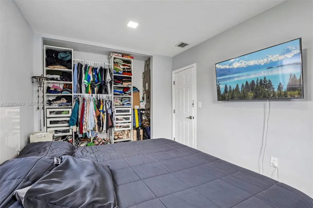 1421 68th Ter Hollywood, FL 33024