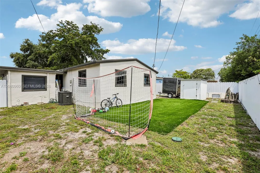 1421 68th Ter Hollywood, FL 33024