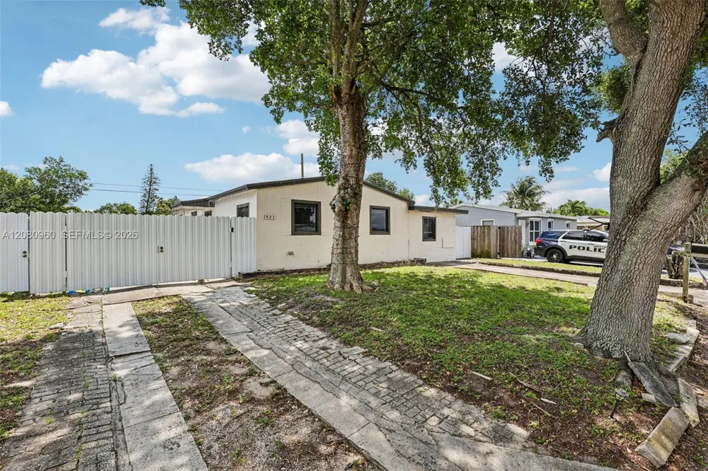 1421 68th Ter Hollywood, FL 33024