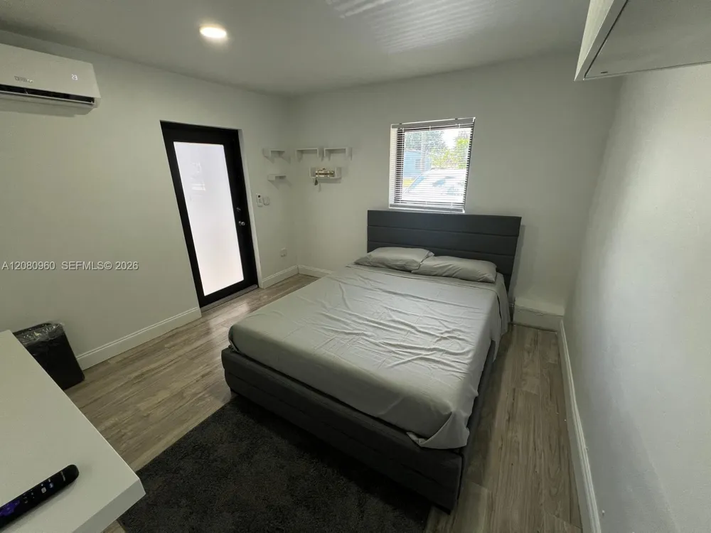 1421 68th Ter Hollywood, FL 33024