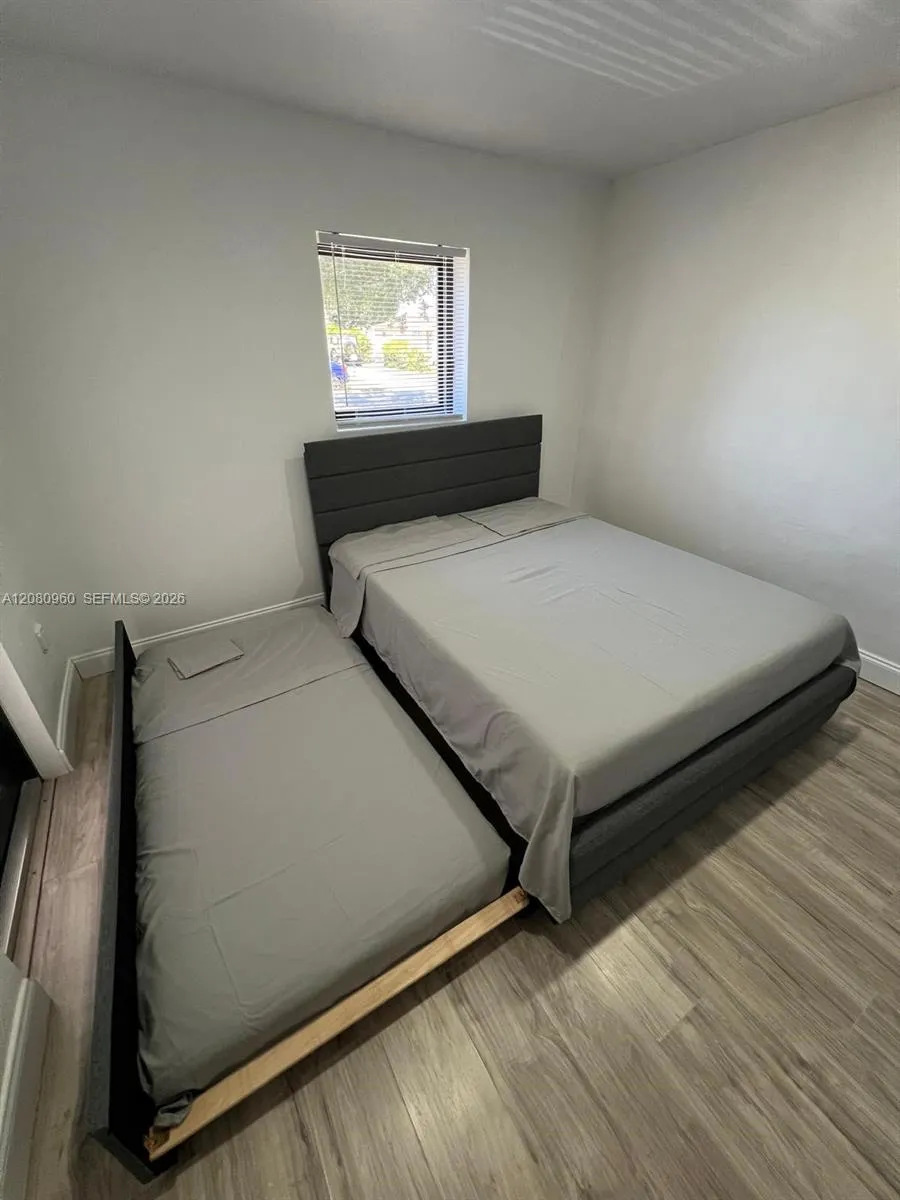1421 68th Ter Hollywood, FL 33024