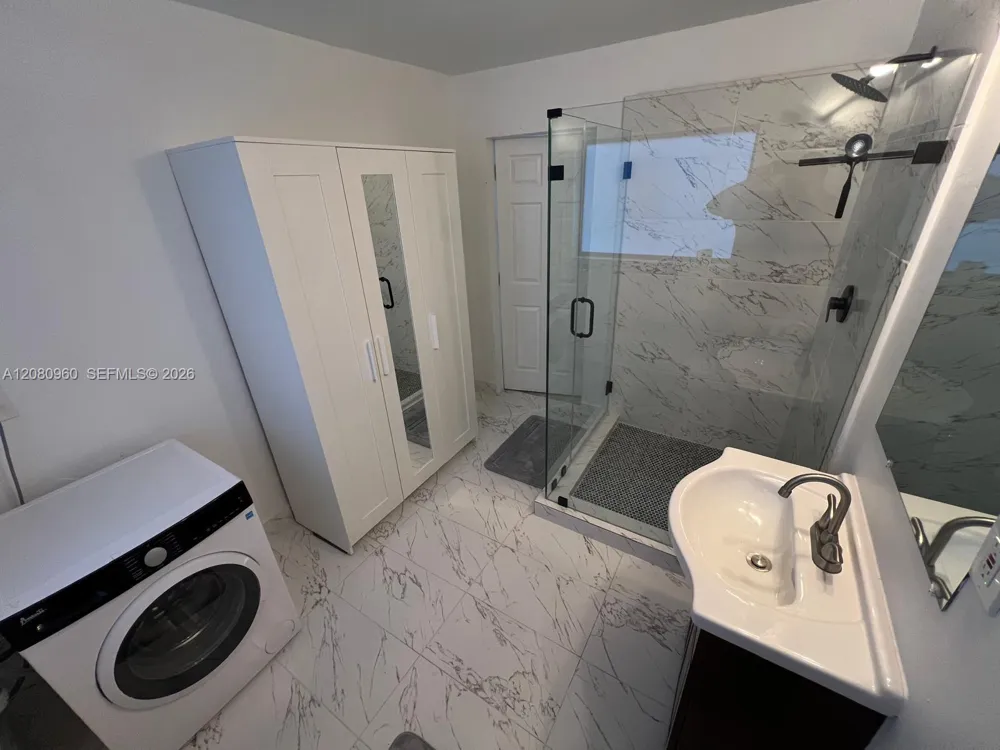 1421 68th Ter Hollywood, FL 33024