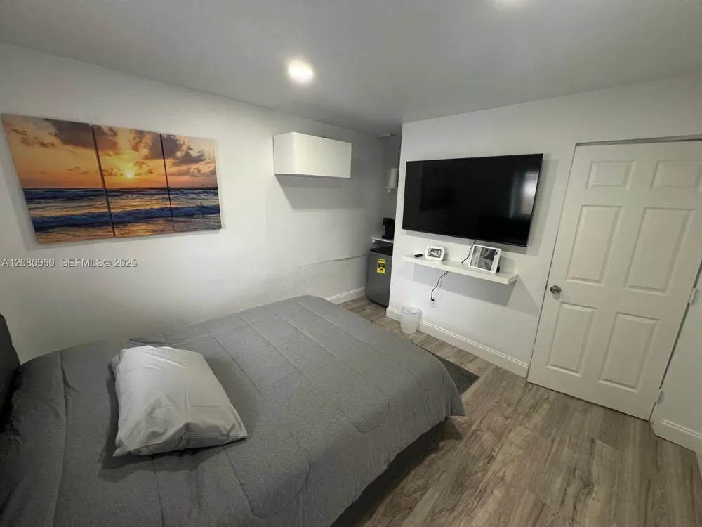 1421 68th Ter Hollywood, FL 33024