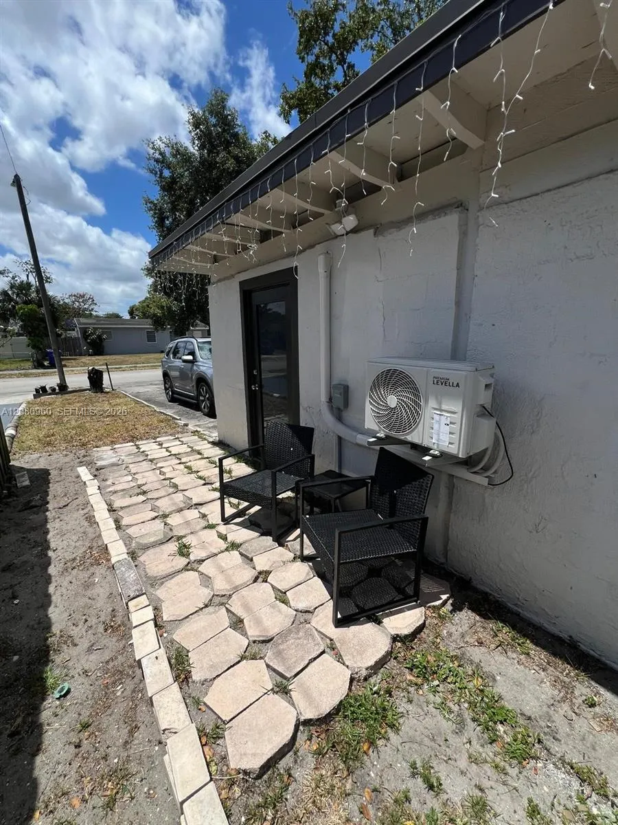 1421 68th Ter Hollywood, FL 33024