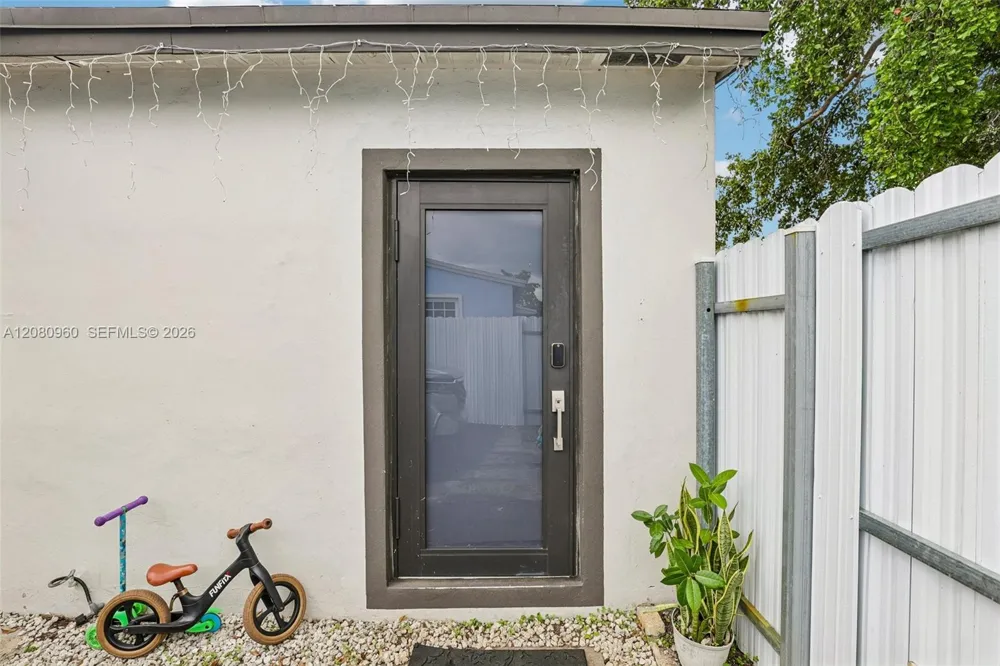 1421 68th Ter Hollywood, FL 33024