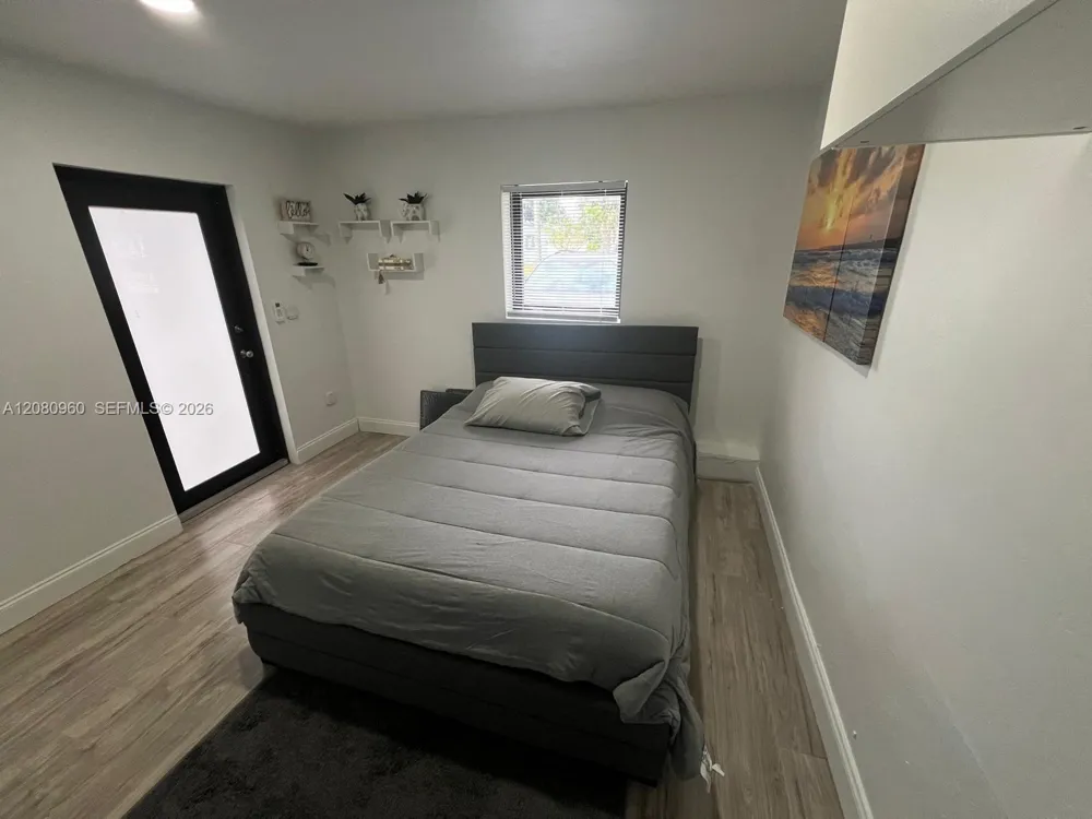 1421 68th Ter Hollywood, FL 33024