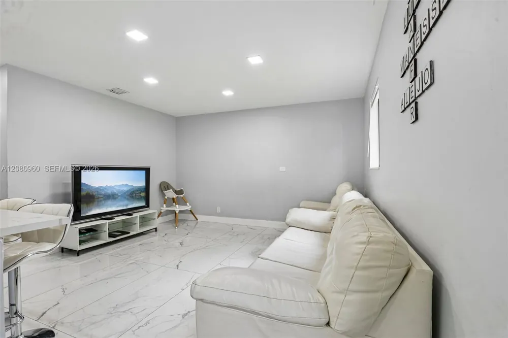 1421 68th Ter Hollywood, FL 33024