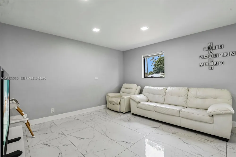 1421 68th Ter Hollywood, FL 33024