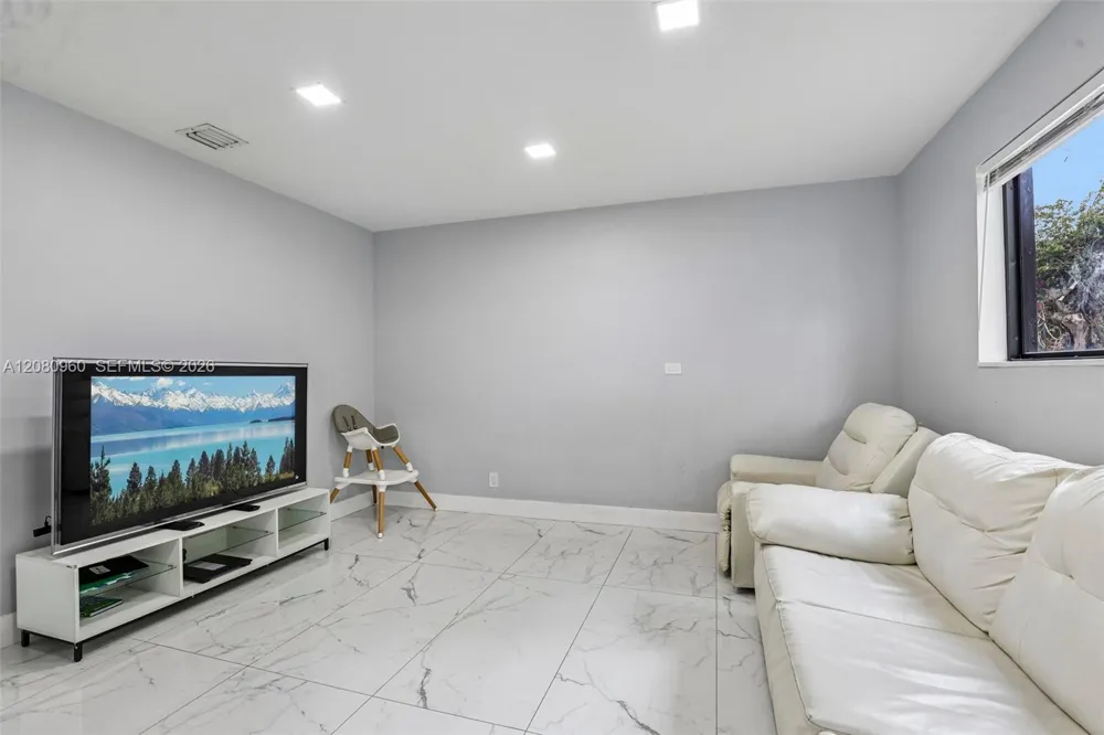1421 68th Ter Hollywood, FL 33024