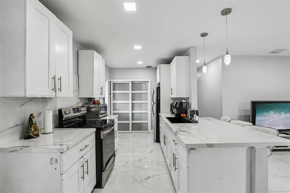 1421 68th Ter Hollywood, FL 33024