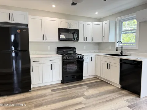 168 Chelsea Avenue #3