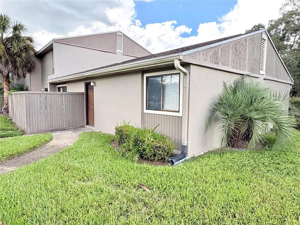 7939 PINE DRIVE #7939 Temple Terrace, FL 33637