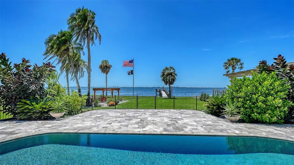 7418 WESTMORELAND DRIVE Sarasota, FL 34243