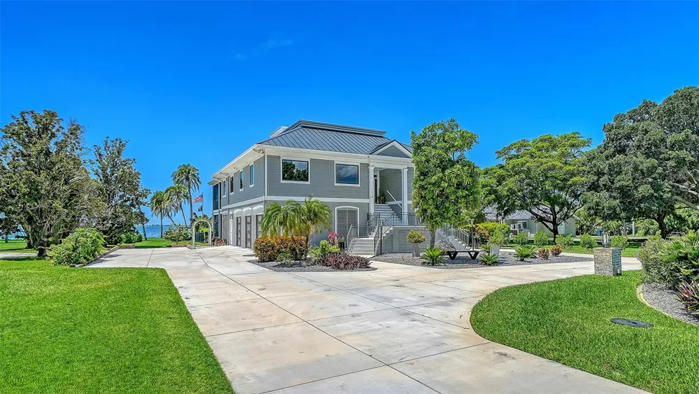7418 WESTMORELAND DRIVE Sarasota, FL 34243