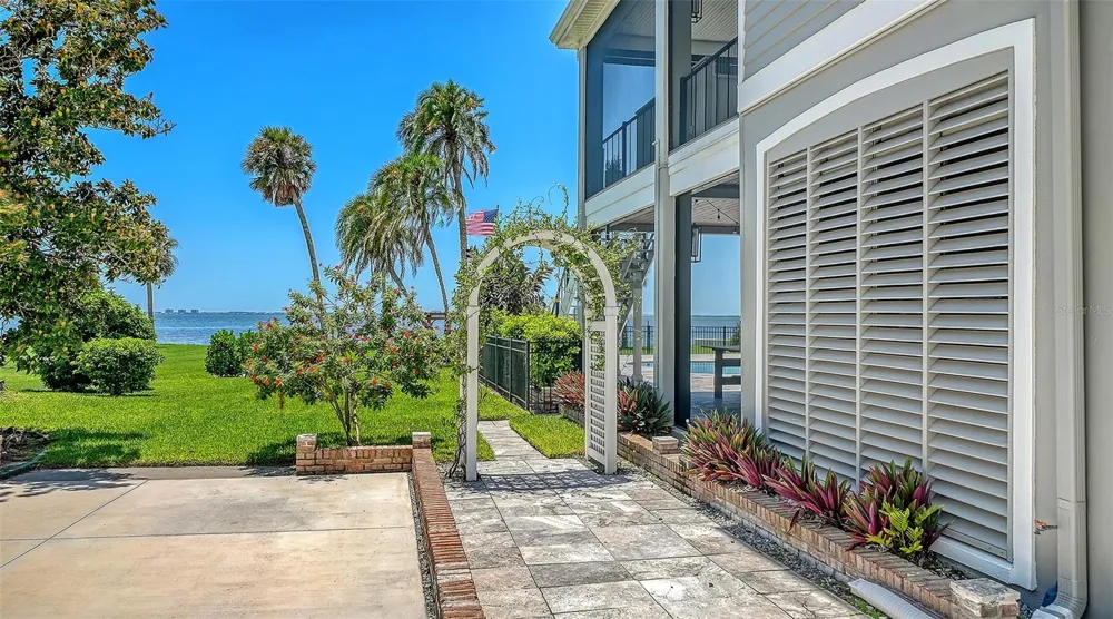 7418 WESTMORELAND DRIVE Sarasota, FL 34243