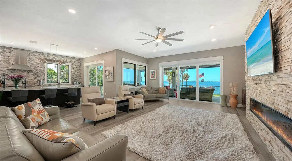7418 WESTMORELAND DRIVE Sarasota, FL 34243