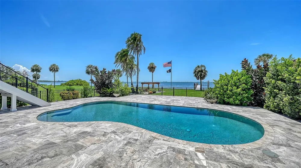 7418 WESTMORELAND DRIVE Sarasota, FL 34243