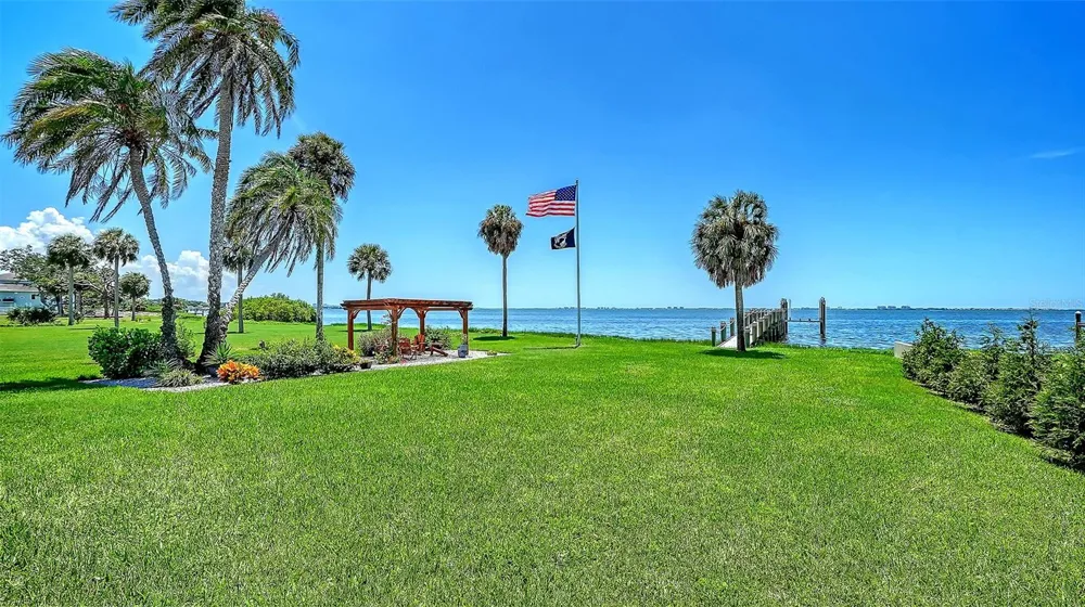 7418 WESTMORELAND DRIVE Sarasota, FL 34243
