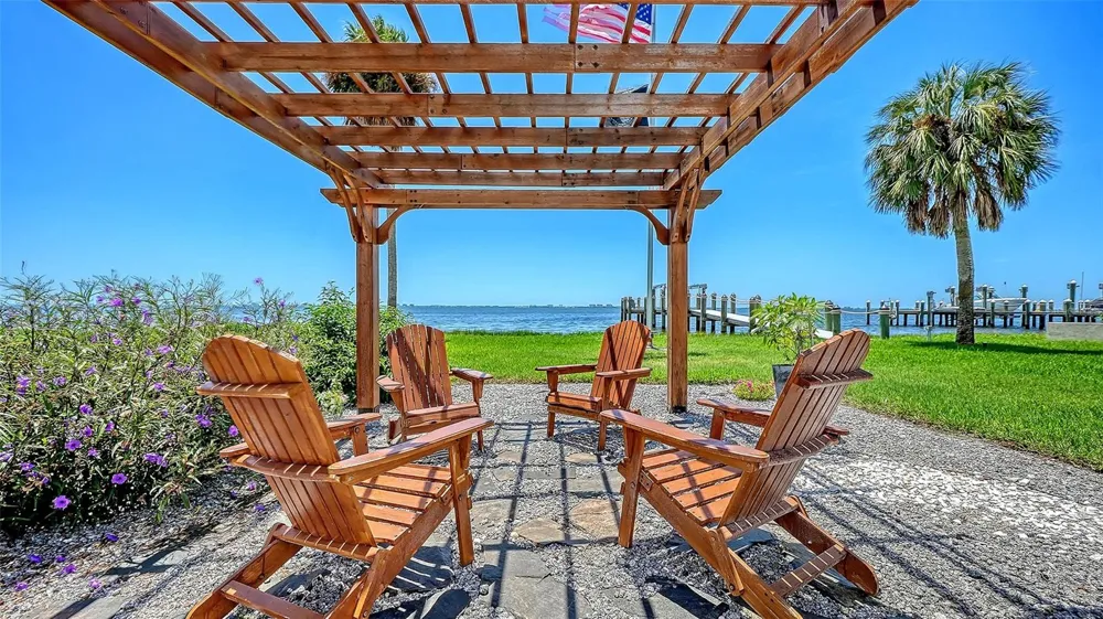 7418 WESTMORELAND DRIVE Sarasota, FL 34243